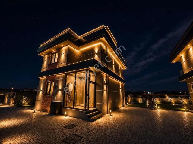 Rüzgar Emlak'tan Site İçi Havuzlu Villa
