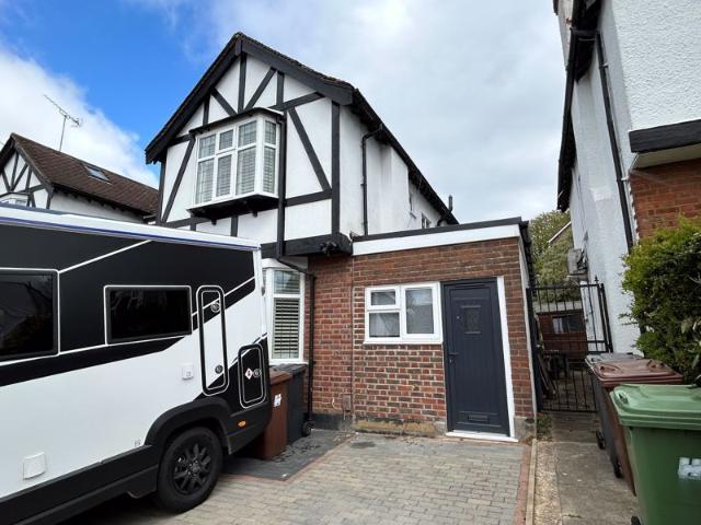 Rvc Student Let Quakers Lane, Potters Bar EN6, 1 bed flat to rent, £850 pcm | PrimeLocation