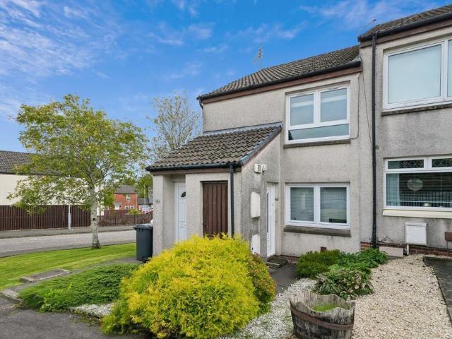 Ryat Green, Newton Mearns, Glasgow. 1 bed flat to rent £875 pcm £202 pw