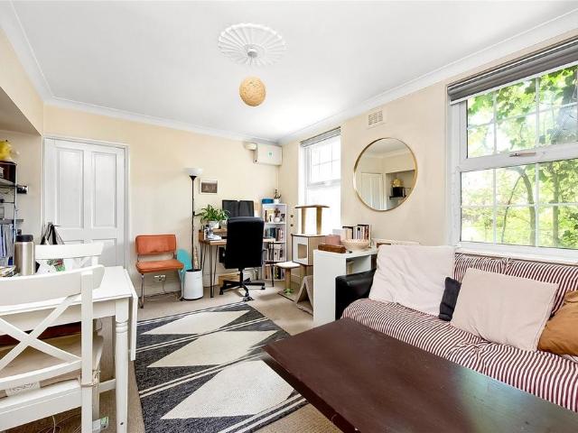 Ryculff Square, London, SE3 2 bed apartment to rent £2,100 pcm £485 pw