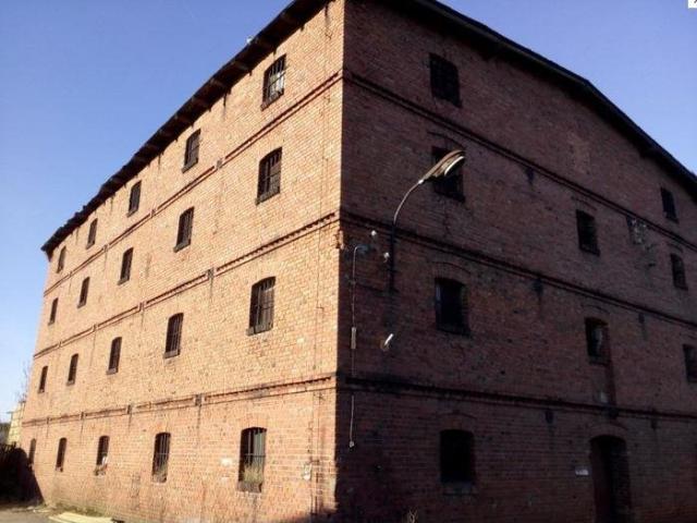 Stylowy zabytkowy budynek 1100 m2 z 12 mieszkaniami i garażami