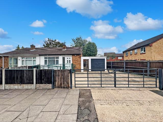 Rydal Avenue, Long Eaton, Nottingham NG10, 2 bed semi detached bungalow to rent, £1,295 pcm | PrimeLocation