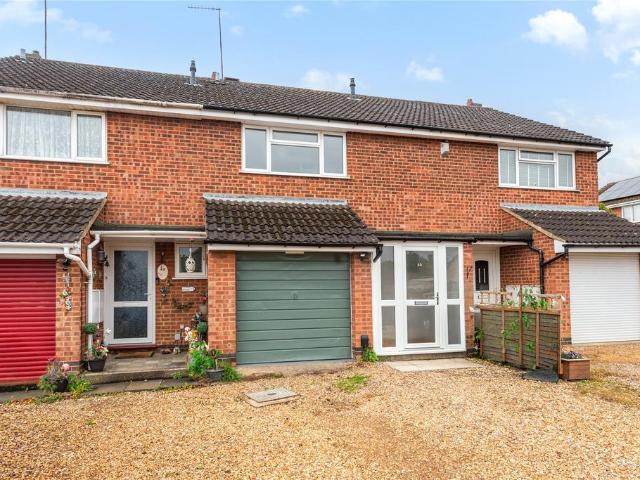 Rydalside, Northampton. 3 bed terraced house to rent £1,395 pcm £322 pw