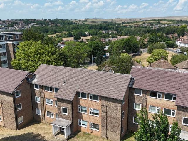 Ryde Court 134 138 Hangleton Road. 2 bed flat to rent £1,475 pcm £340 pw