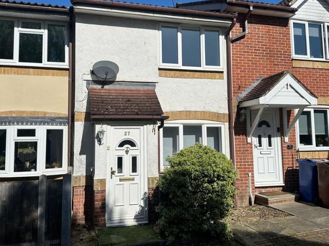 Ryde Drive, Stanford Le Hope, SS17 2 bed terraced house to rent £1,500 pcm £346 pw