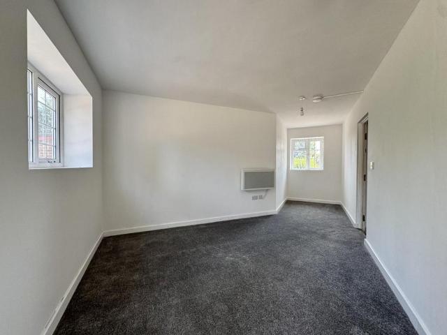 Ryde Park Road, Rednal B45 1 bed in a house share to rent £850 pcm £196 pw