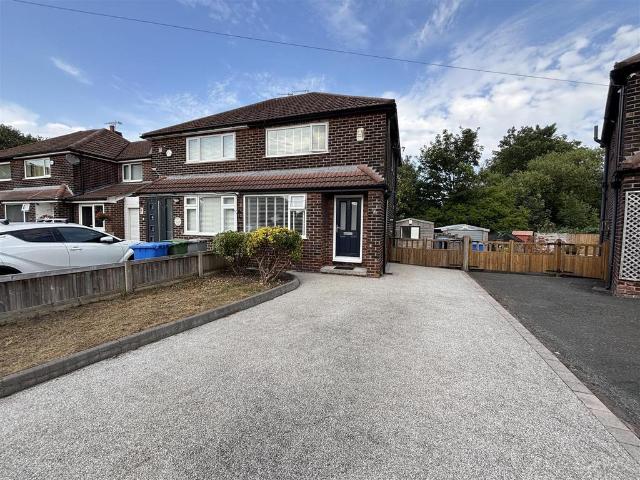 Ryder Avenue, Altrincham 2 bed semi detached house to rent £1,595 pcm £368 pw