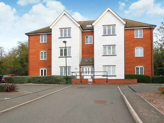 Ryder Court, The Links, Herne Bay. 2 bed flat to rent £1,150 pcm £265 pw
