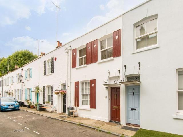 Ryders Terrace, St John's Wood. 2 bed mews to rent £2,995 pcm £691 pw