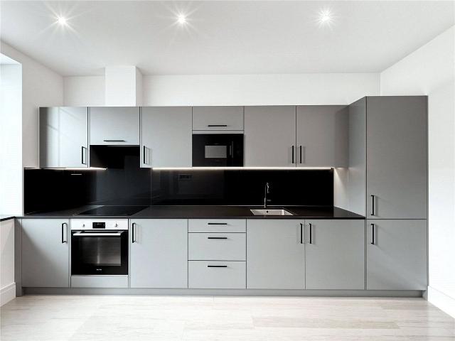 Rye Close, Fleet, Hampshire GU51, 2 bed flat to rent, £1,500 pcm | PrimeLocation