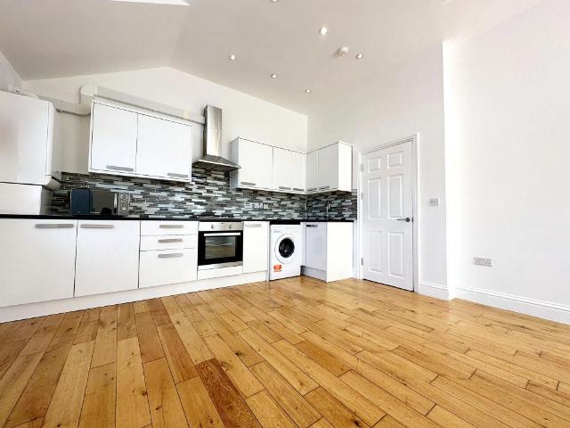 Rye Crescent, Orpington BR5, 2 bed flat to rent, £1,650 pcm | PrimeLocation