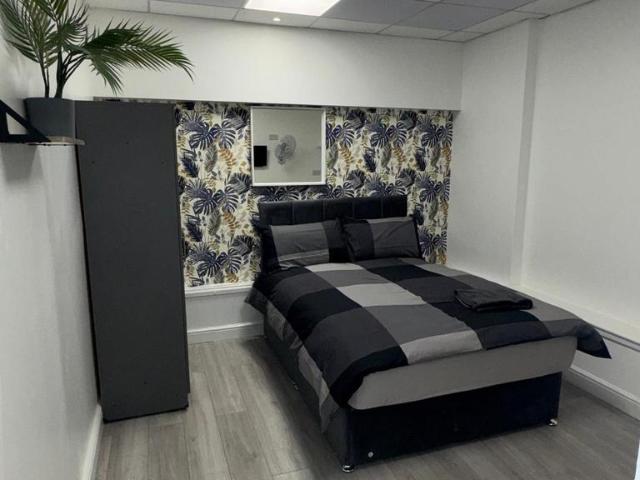 Rye Lane, London 5 bed flat to rent £6,067 pcm £1,400 pw