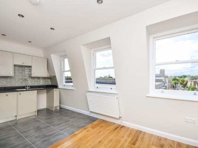 Rye Lane, Peckham, London, SE15 2 bed flat to rent £1,975 pcm £456 pw