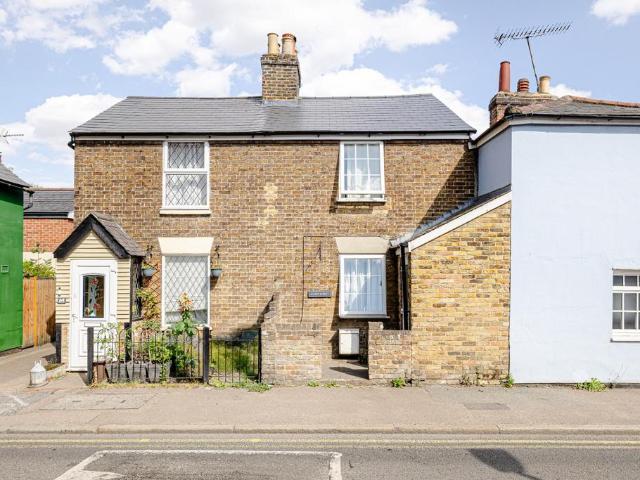 Rye Street, Bishops Stortford, CM23 2 bed terraced house to rent £1,600 pcm £369 pw