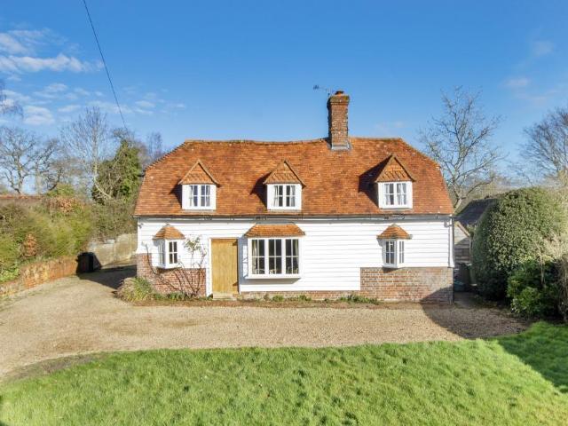 Rye Road, Sandhurst, Kent, TN18 5JE 3 bed detached house to rent £1,850 pcm £427 pw