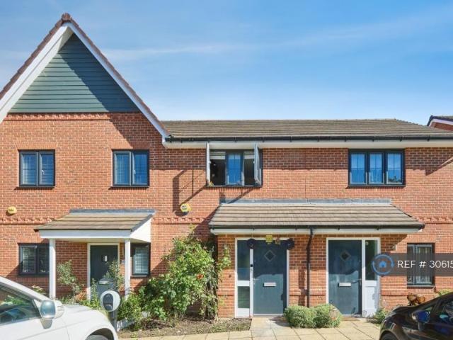 Rye Way, Wokingham, RG40 2 bed end of terrace house to rent £1,600 pcm £369 pw