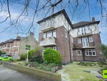 Ryecroft House, Wimbledon SW19 2 bed apartment to rent £1,900 pcm £438 pw
