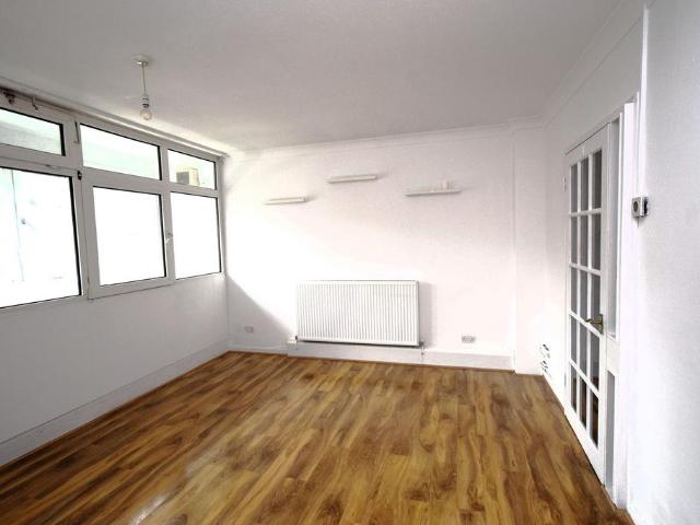 Ryefield Path, London 4 bed maisonette to rent £3,000 pcm £692 pw
