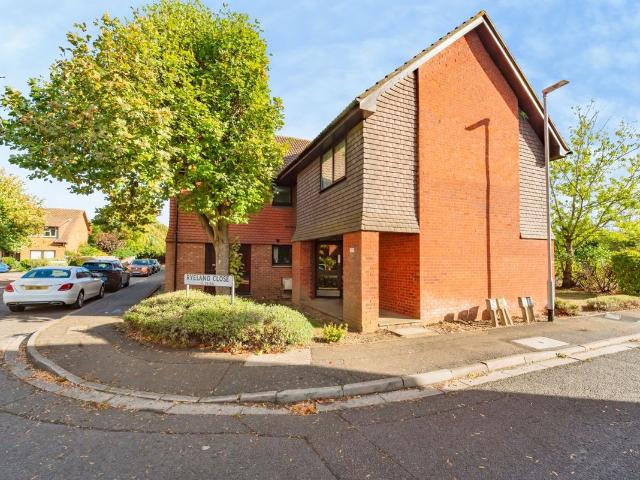 Ryeland Close, Yiewsley, West Drayton UB7, 1 bed flat to rent, £1,350 pcm | PrimeLocation