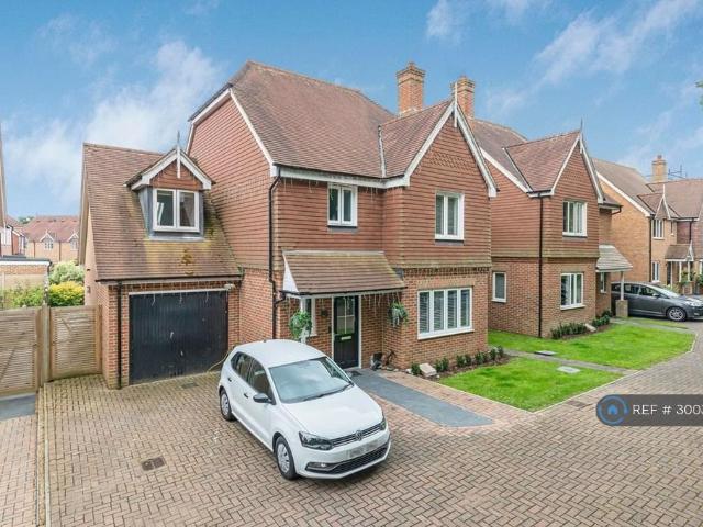 Ryeland Road, Burgess Hill, RH15 5 bed detached house to rent £3,500 pcm £808 pw