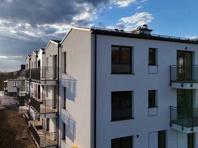 3 pokojowe mieszkanie z dużym balkonem i komórką