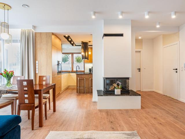 Zapraszam do obejrzenia eleganckiego domu 200 m² z ogrodem i garażem