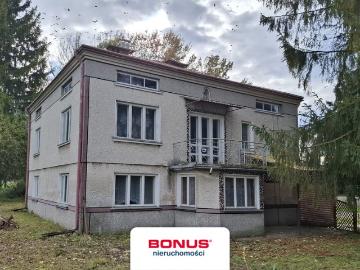 Przestronny dom do remontu na 17 arowej działce z drzewami