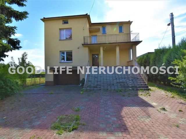 Przestronny dom 220 m2 z garażem i patio w Rzeszowie