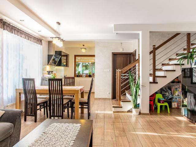 Przestronny dom 137,5 m² z garażem, tarasem i ogrodem