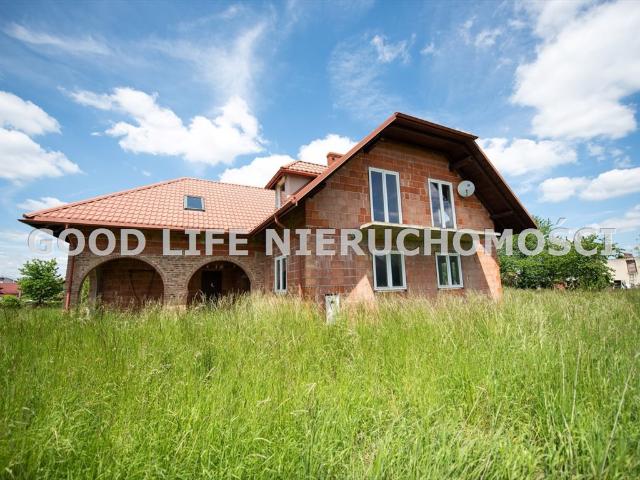 Polecam dom 341 m² z garażem i dużą działką w Rzeszowie