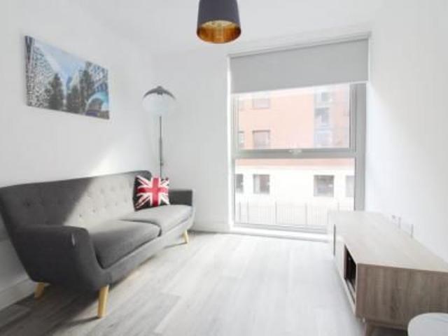 S3 Henry Street available NOW