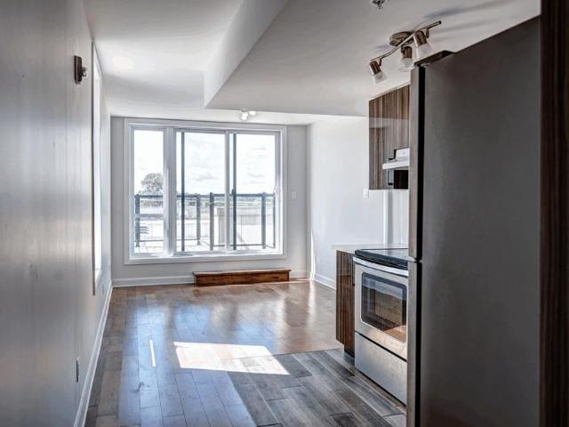 S101 7070 Cote Saint Luc Road, Montréal
