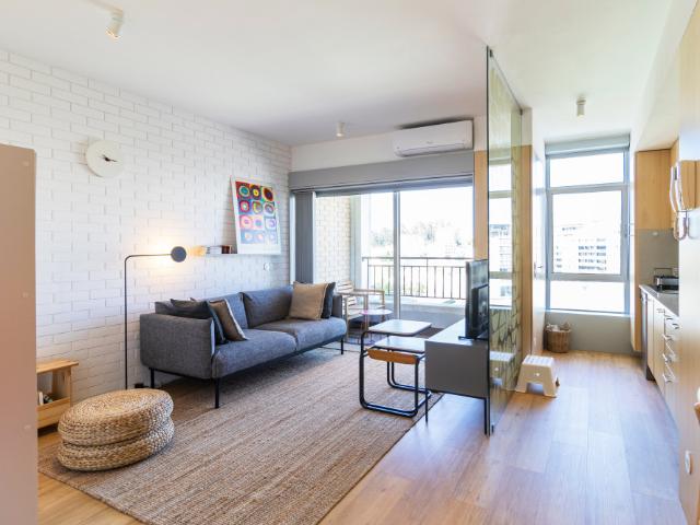 S1405 | easy access downtown | total independence