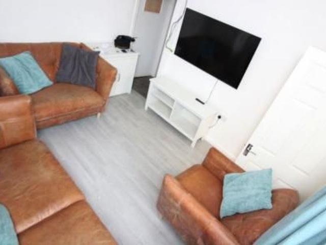 S2 Clarke Square studio in a 5 bed house