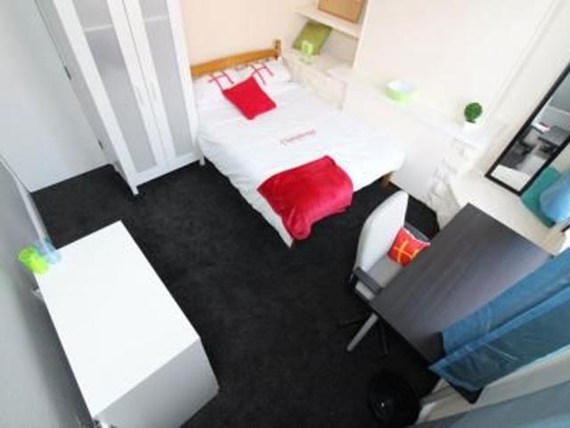 S2 Priestley Street Available October