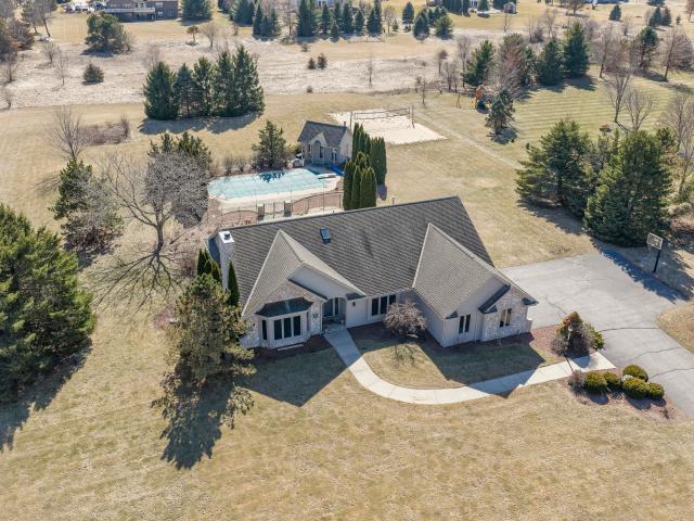 S88W34777 Nesting Ln, Eagle, WI 53119 | MLS #1969