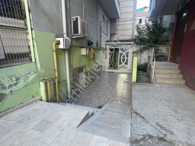 Sığınak Emlak'tan | Bahçelievler'de Asansörlü, Sıfır Tadilatlı