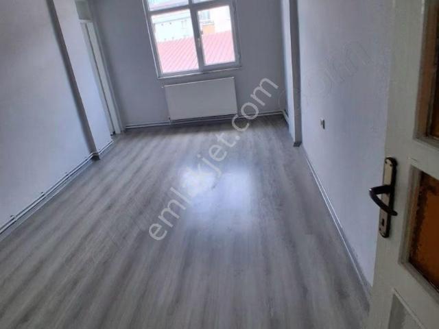 Sığınak Emlak'tan | Kışla Mahallesi'nde Kiralık 3+1 Doğalgazlı