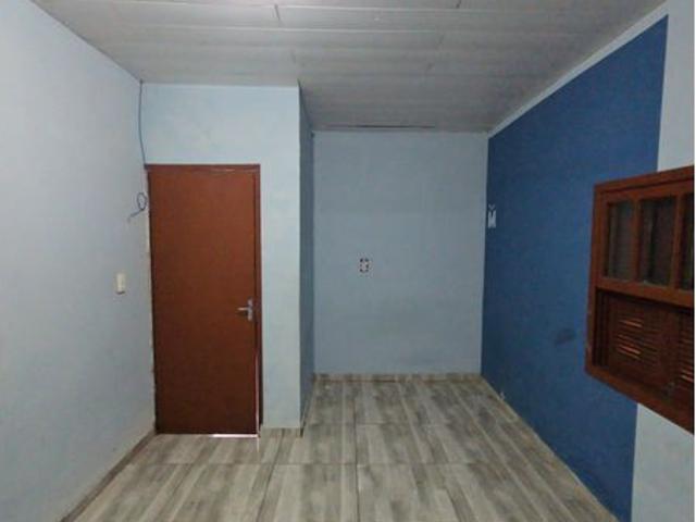 São 2 casas no mesmo terreno oferecendo no total 4 quartos Venha conhecer!