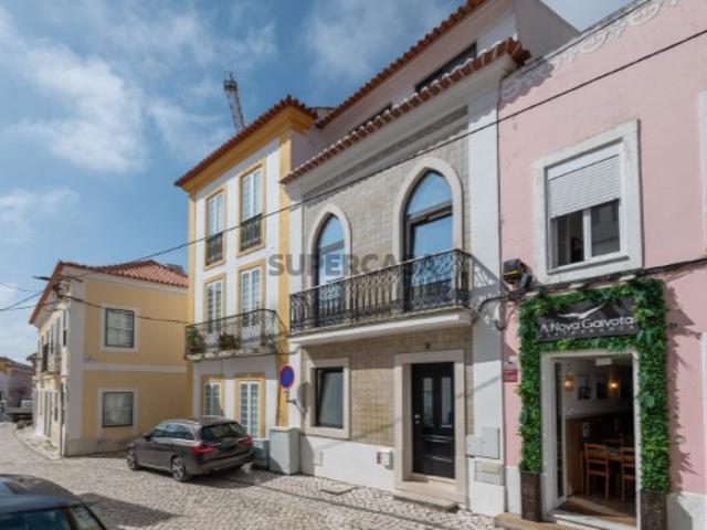 Moradia de charme com dois espaços habitacionais independentes T3 + T2* a 2 minutos da Baía de São Martinho do Porto