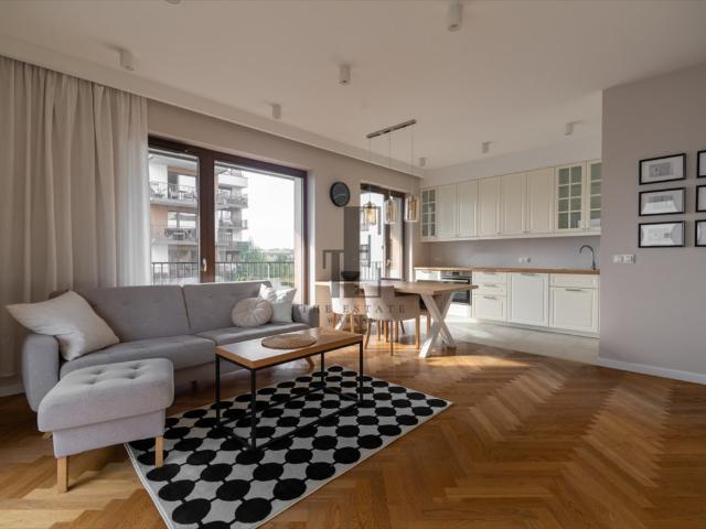 Sprzedam słoneczne 3 pokojowe mieszkanie 77 m² z balkonami