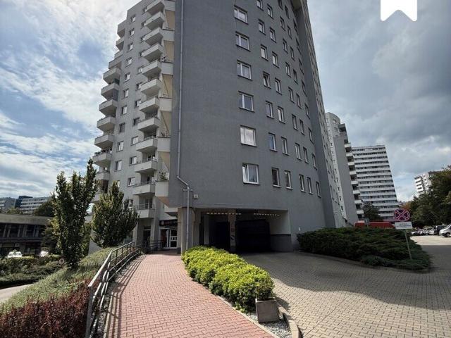 Słoneczne 29,6 m² z wydzieloną sypialnią i komórką