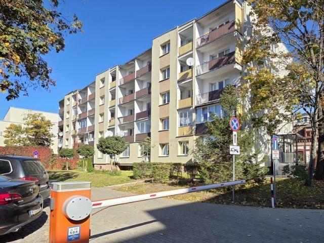 Słoneczne 2 pokojowe mieszkanie z potencjałem aranżacyjnym