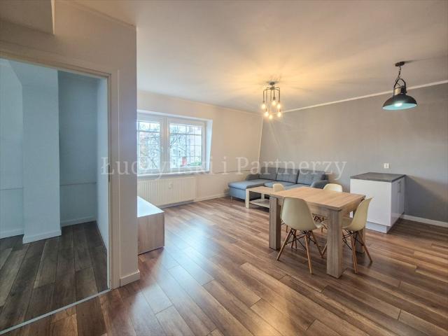 Słoneczne 52 m² w Jeleniej Górze winda, aneks kuchenny