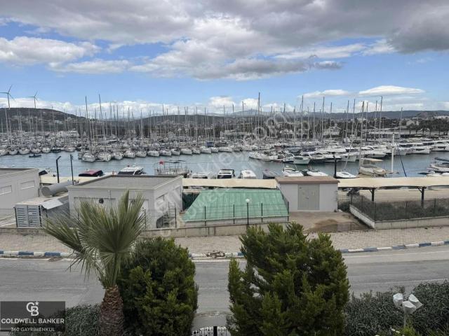 Sığacık'ta Full Deniz & Marina Manzaralı, Geniş Teraslı Villa