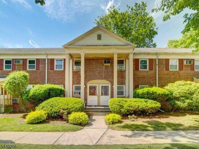 S Center St Apt E, City Of Orange Township, Condo For Sale