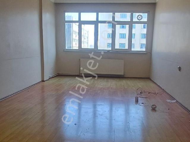 S.evler Merkezde Metrobüse 3dk.2+1 90m2 Bakımlı Çoktemiz Kiralık Daire