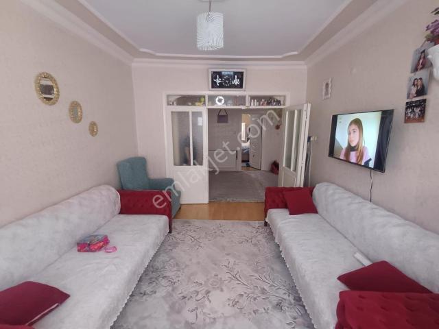 S.çeşme'de Tek Daire Üzerı 5 Katlı Binada Satılık 2. Kat