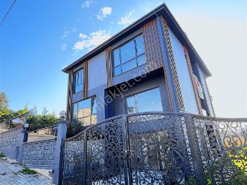 Sıfır 6+2 A kalite Müstakil Ekstral Lüks merkezi Konumda Villa