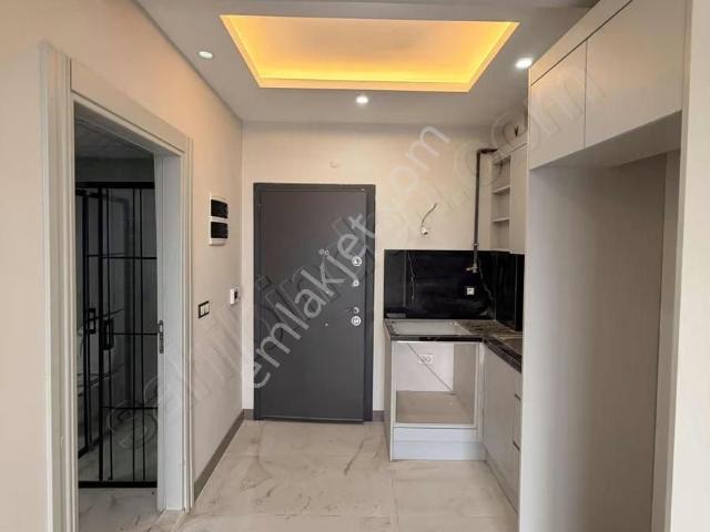 Sıfır 1+1 | Brüt 43 M² | Balkonlu | Asansörlü | Ana Cadde